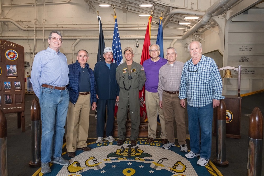 USS Ogden (LPD 5) Veterans Visit USS Portland (LPD 27)